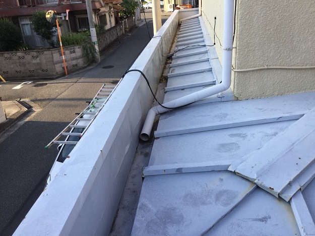 加古川市のカバー工事におけるバルコニー解体